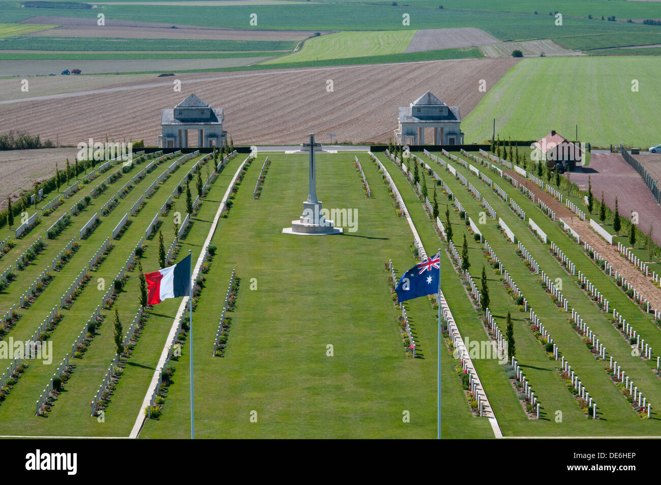 Des sépultures de guerre australiens dans le cimetière militaire de Villers-Bretonneux, Somme, France Banque D'Images