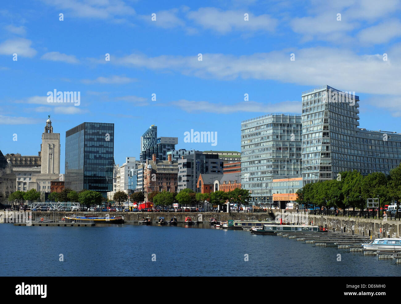 L'Angleterre, Liverpool, vue de l'Albert Docks en direction du centre-ville Banque D'Images