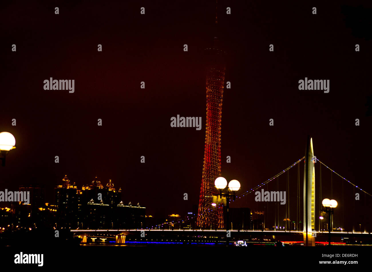 Pearl river , Guangzhou , Chine, Guangzhou célèbre tour de télévision en arrière-plan Banque D'Images