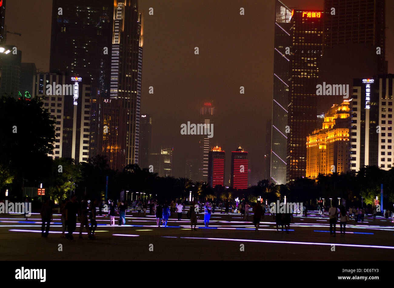 Guangzhou par nuit , Zhu Jiang Nouvelle ville , Guangzhou , Chine Banque D'Images
