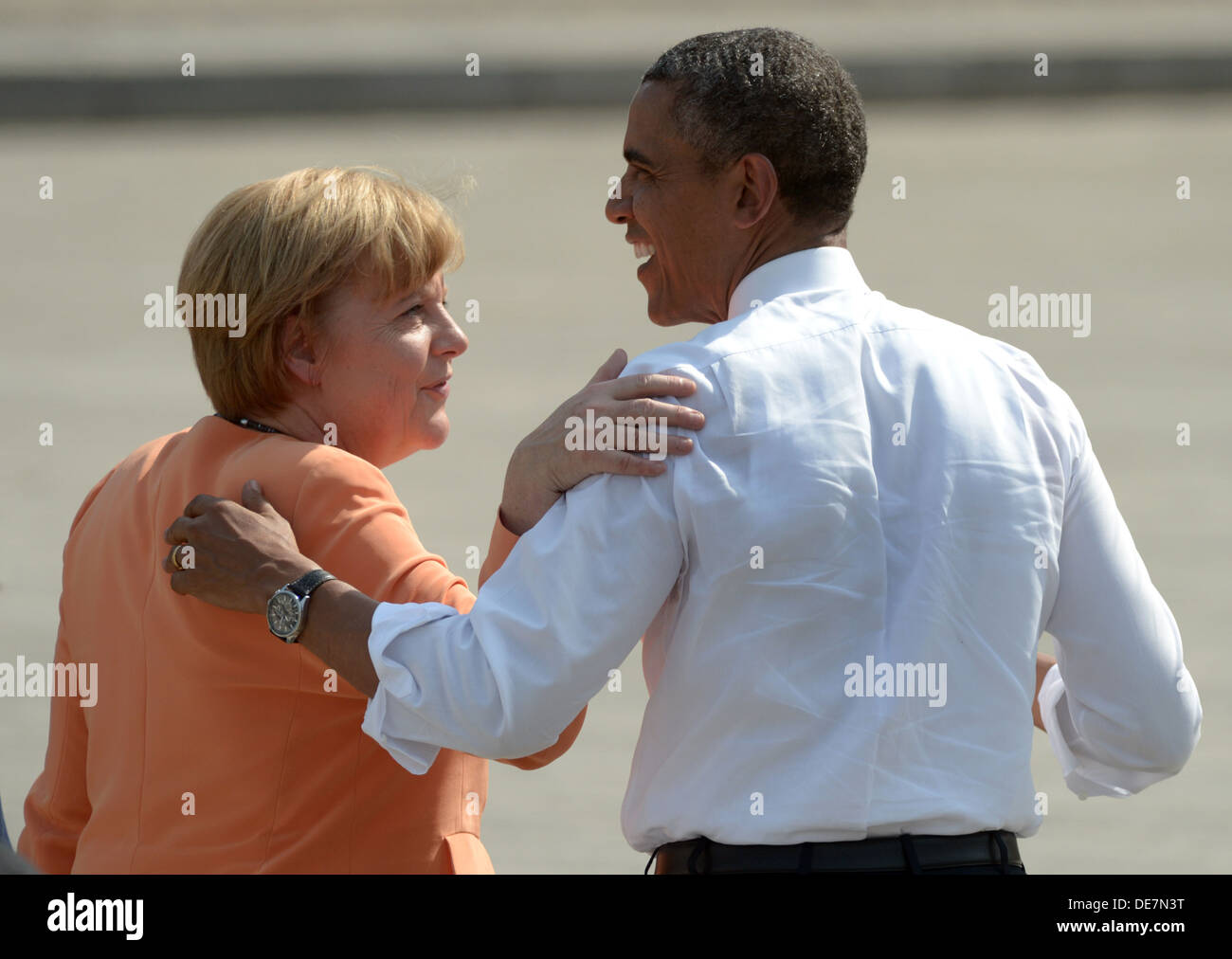 Berlin, Allemagne, le président américain Barack Obama après son discours avec la Chancelière allemande Angela Merkel Banque D'Images