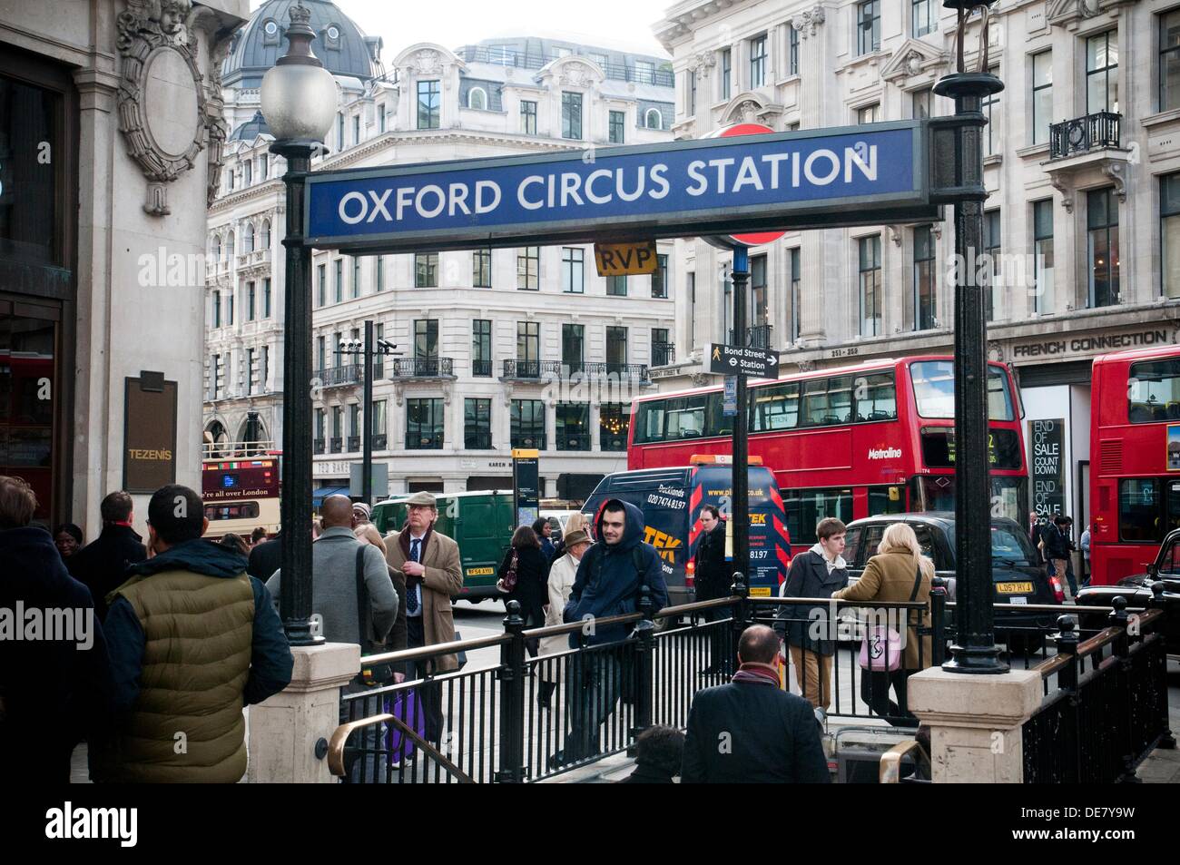 Au fond pour la station de métro Oxford Circus, Oxford Street Photo Stock -  Alamy