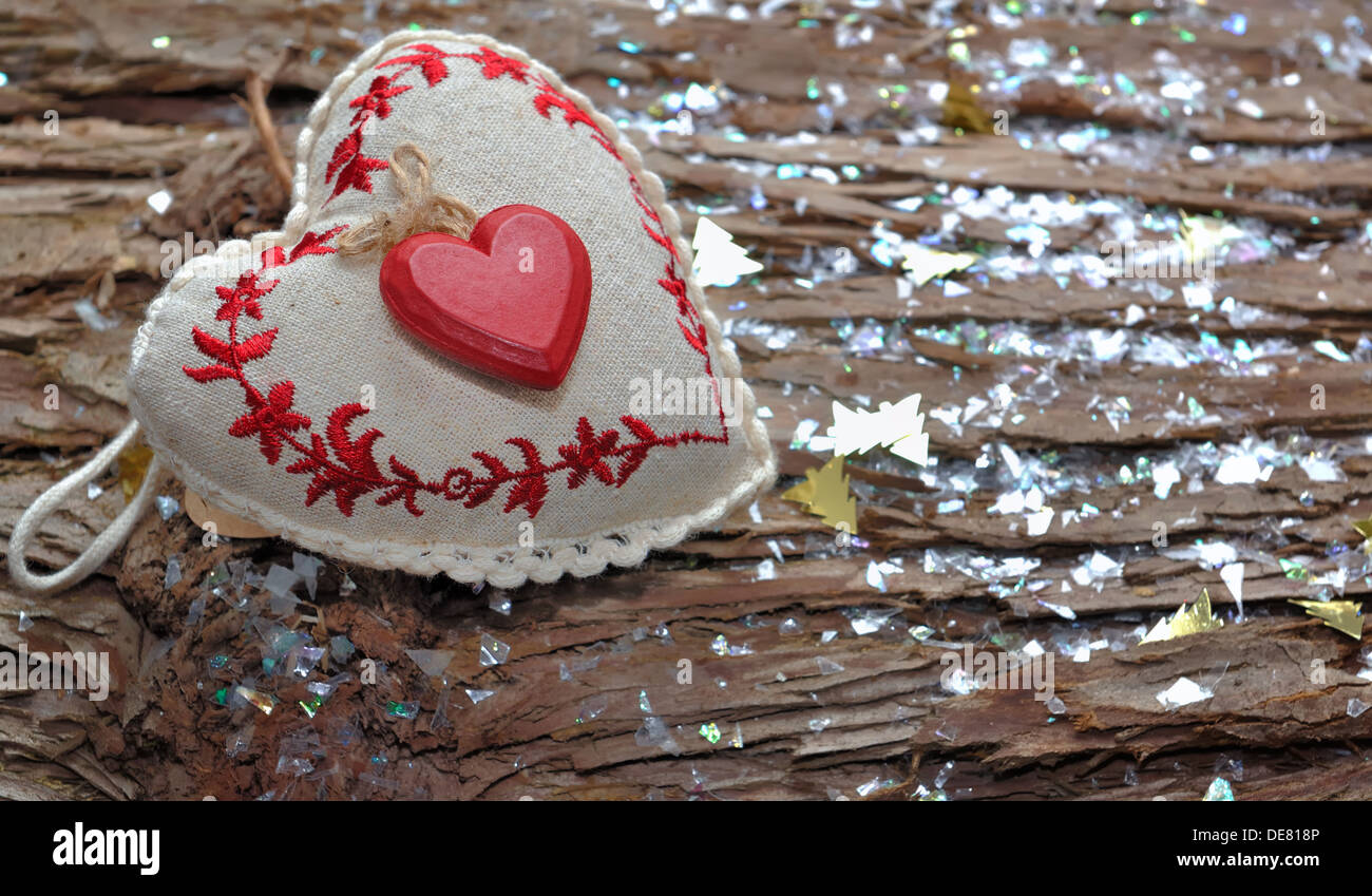 Décoration de Noël avec un oreiller en forme de coeur Banque D'Images