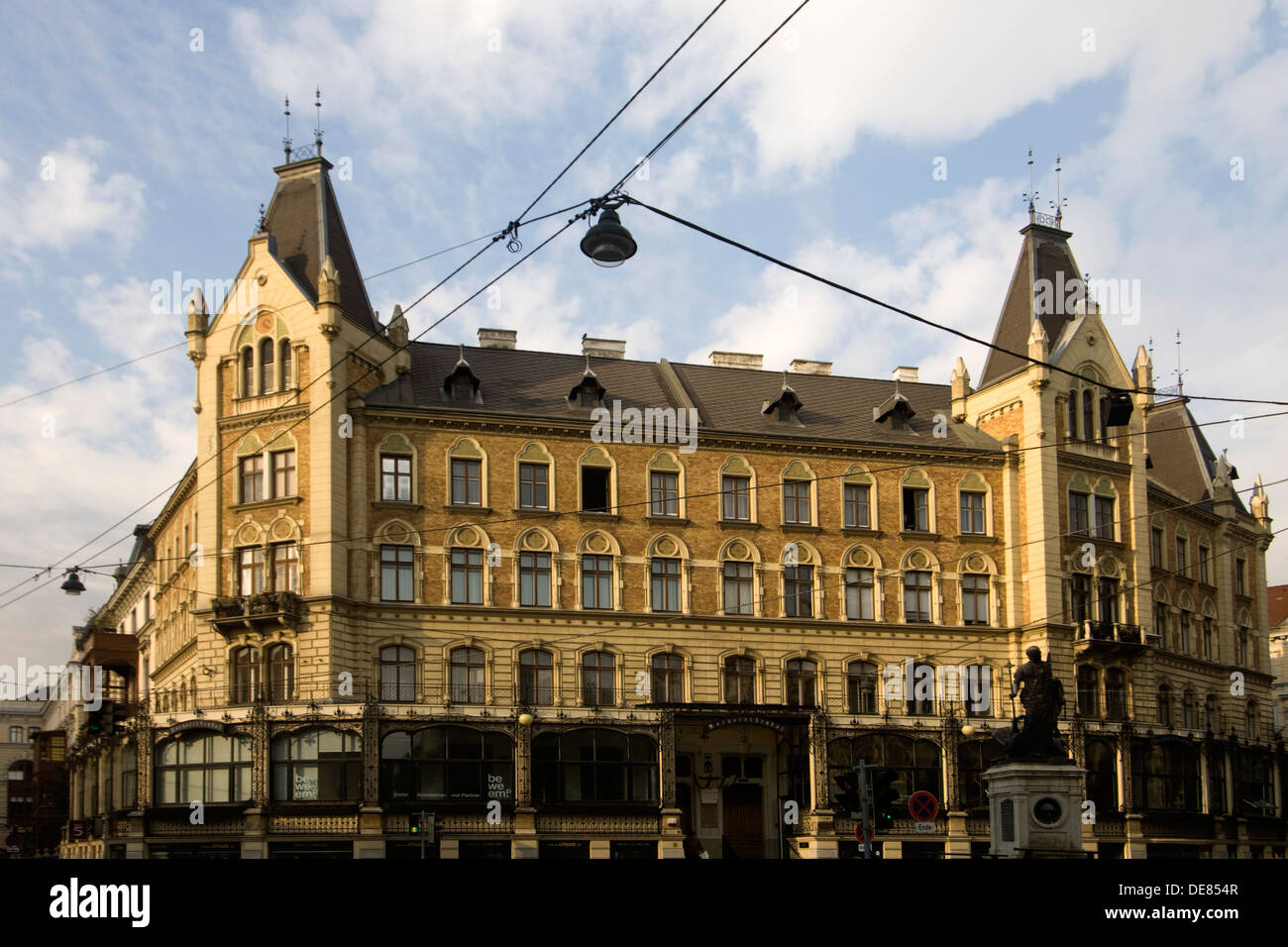 Wien, Österreich, 5 Margarethenhof, wurde 1884-1885 vom Atelier F. Fellner H. Helmer erbaut und Banque D'Images