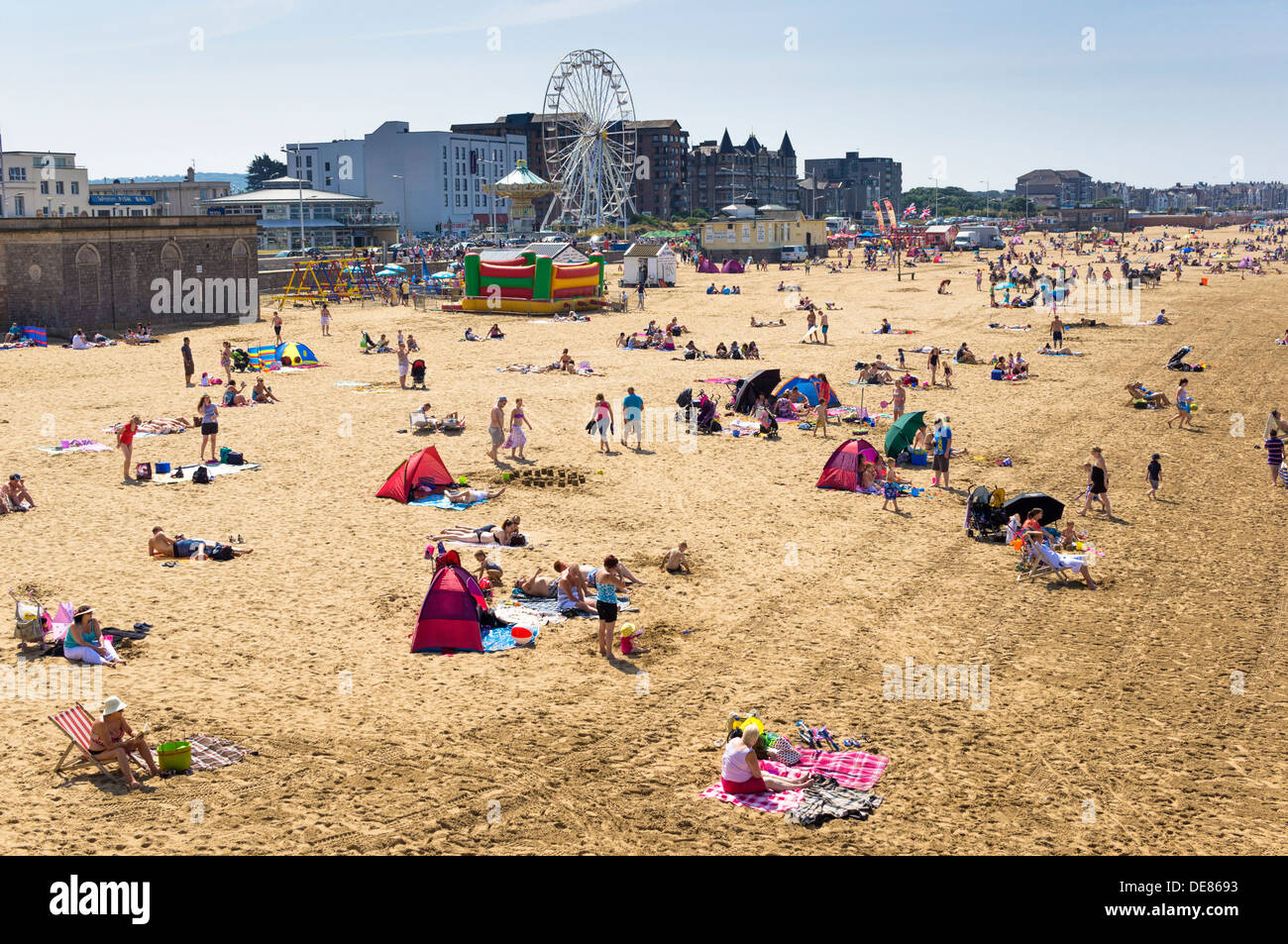 Weston Super Mare, Somerset, Royaume-Uni, en bord de plage en été Banque D'Images