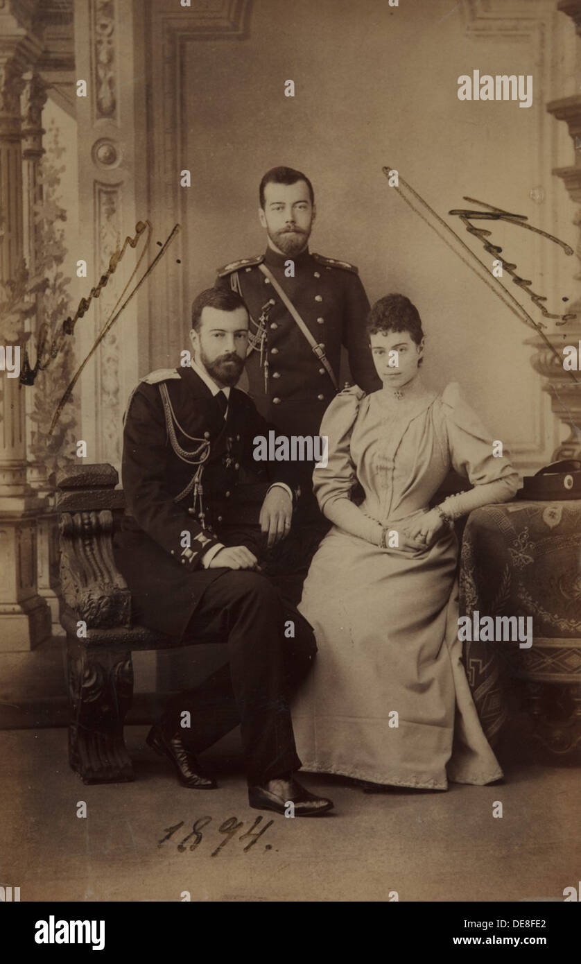 L'Empereur Nicolas II avec Grand-duc Alexandre Mikhaïlovitch de Russie et son épouse, la grande-duchesse Xenia Alexandrovna de Russie, 1894. Banque D'Images