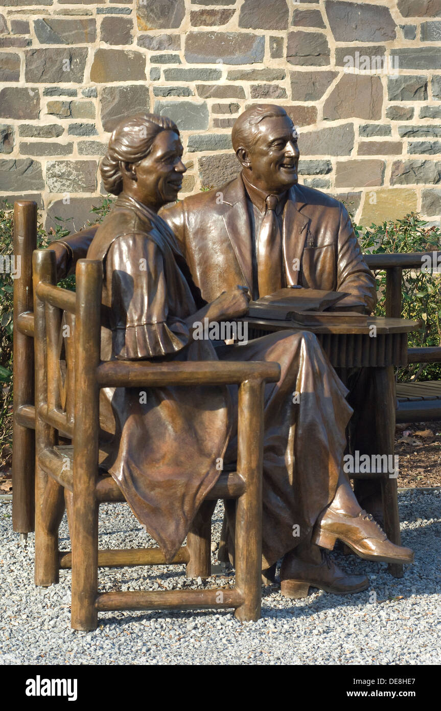 Statue en bronze de Franklin et Eleanor Roosevelt à la maison familiale à Hyde Park, New York. Photographie numérique Banque D'Images