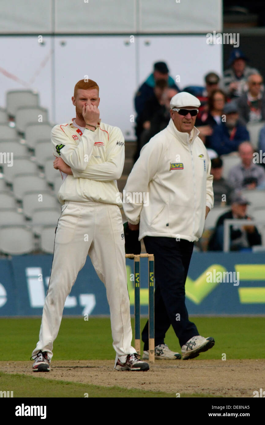 Spin Leicestershire bowler, James Sykes, grimaces comme il voit s'exécute l'objet de la cotation de son bowling, comme Lancasshire avance à 453-7. V Lancashire Leicestershire, Unis Old Trafford, Manchester, UK 13 Septembre 2013 Crédit : John Fryer/Alamy Live News Banque D'Images