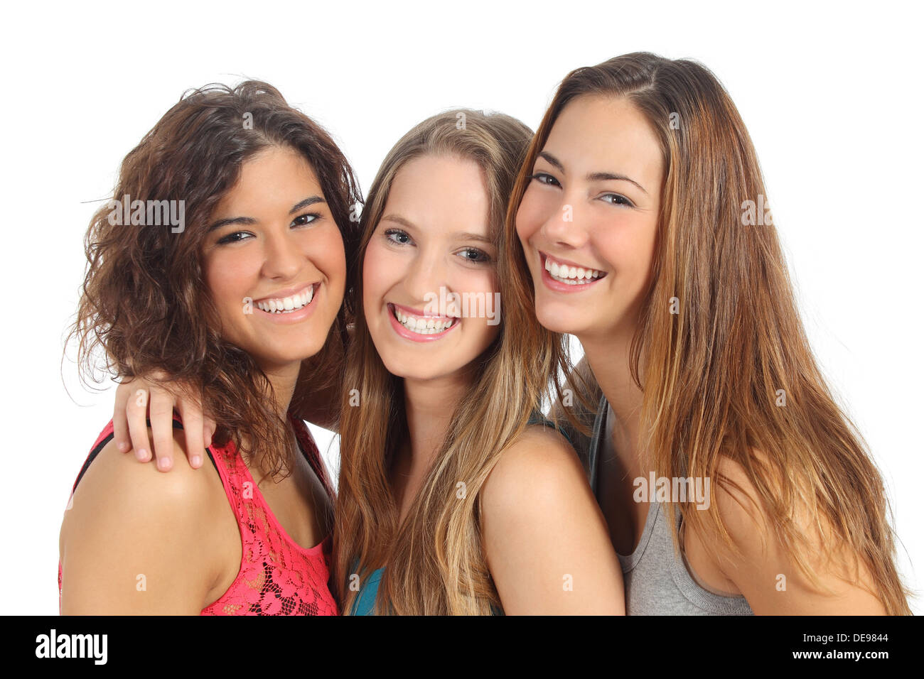 Groupe de trois femmes riant et looking at camera isolé sur fond blanc Banque D'Images