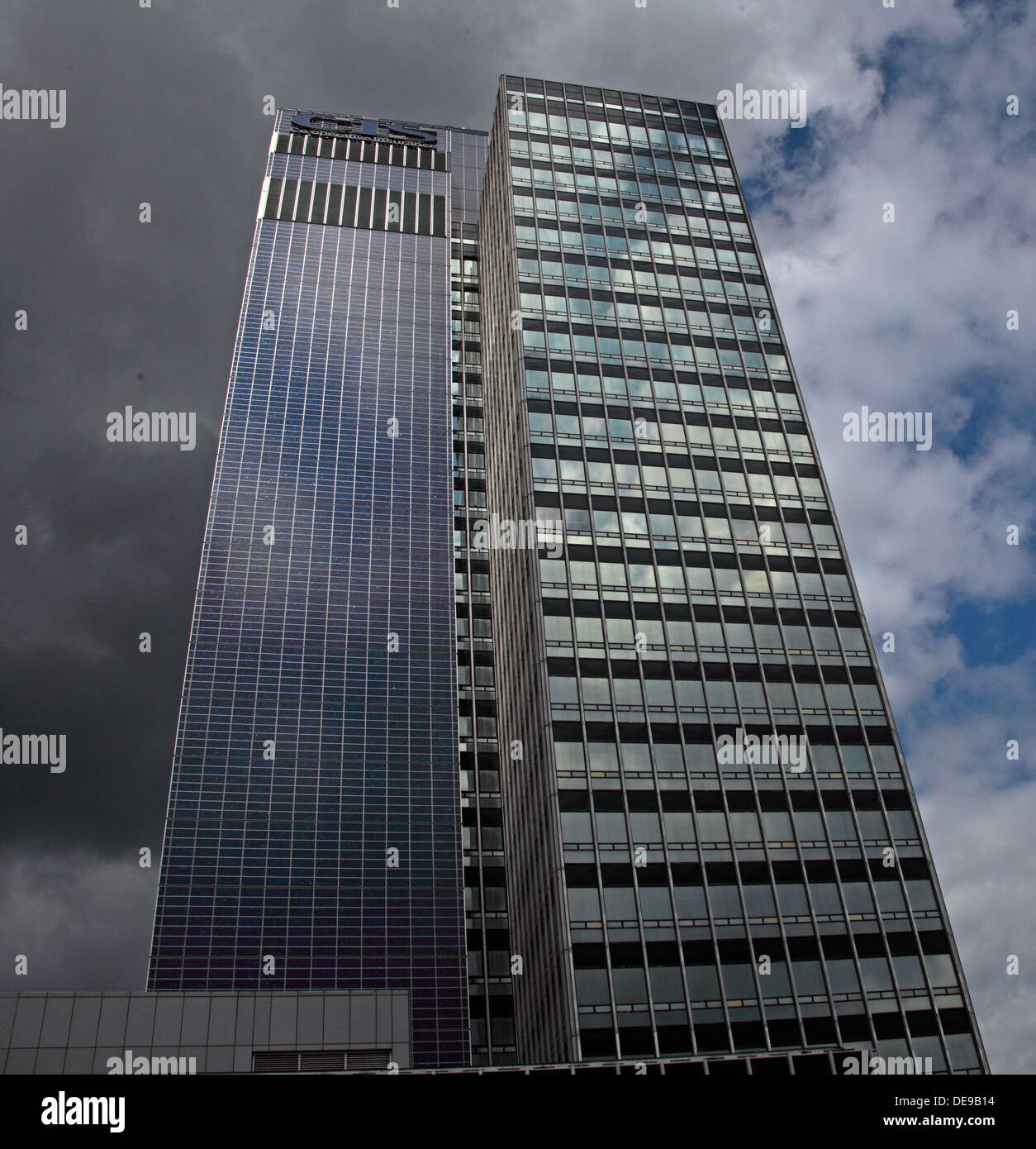 Panneaux solaires BIPV sur New Century House, COOP, Manchester, Angleterre, RU Banque D'Images