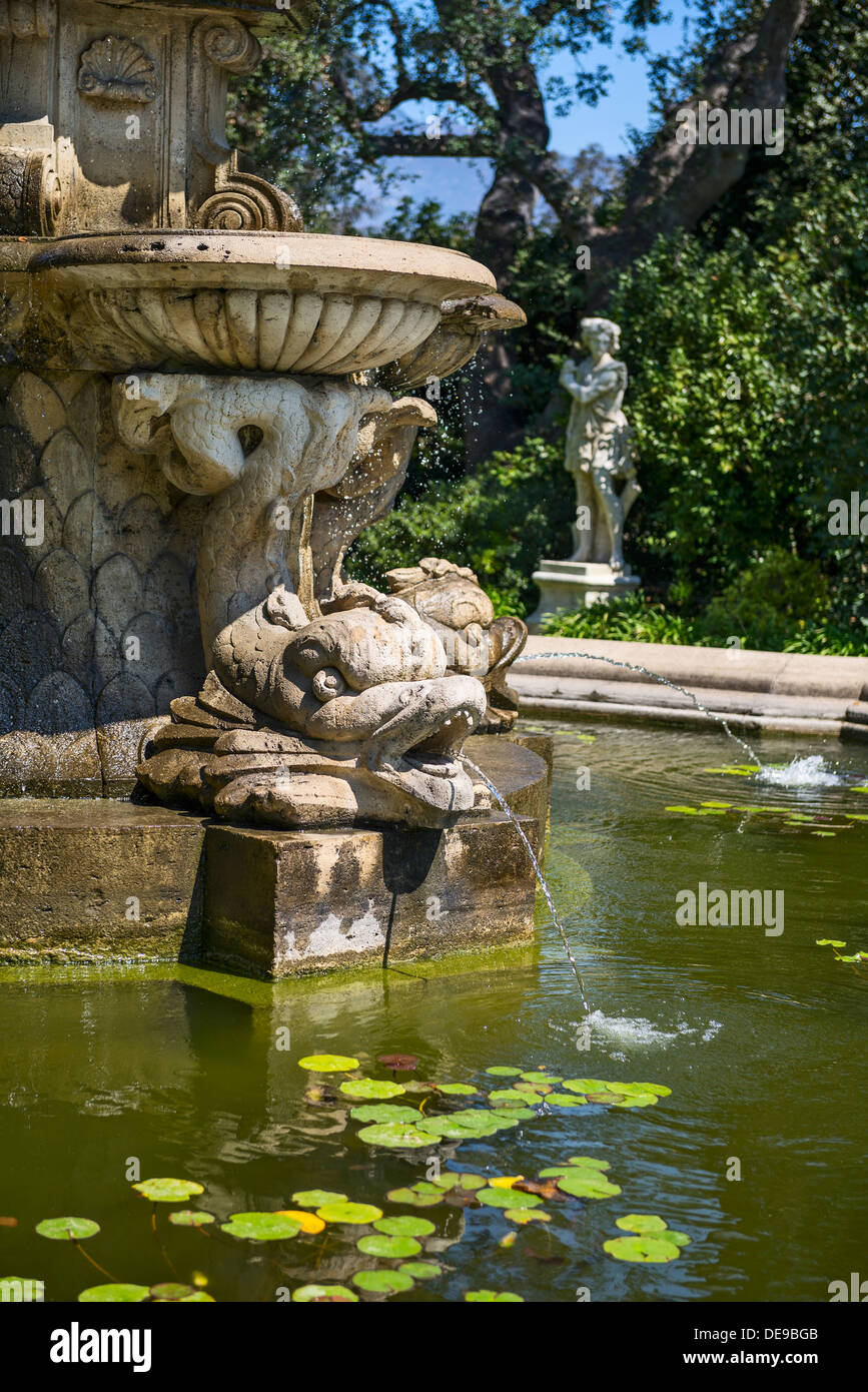 Grande Fontaine emblématique à la bibliothèque Huntington et les jardins botaniques. Banque D'Images