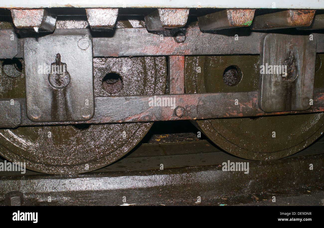 Les rouleaux sur lesquels le pont tournant sur la rivière Tyne sont pris en charge, Newcastle North East England UK Banque D'Images