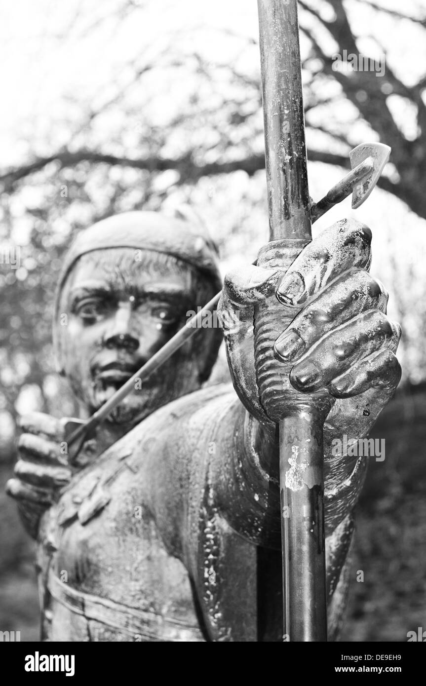 Robin Hood statue devant le château de Nottingham (Royaume-Uni) Banque D'Images Robin Hood statue devant le château de Nottingham (Royaume-Uni) Banque D'Images
