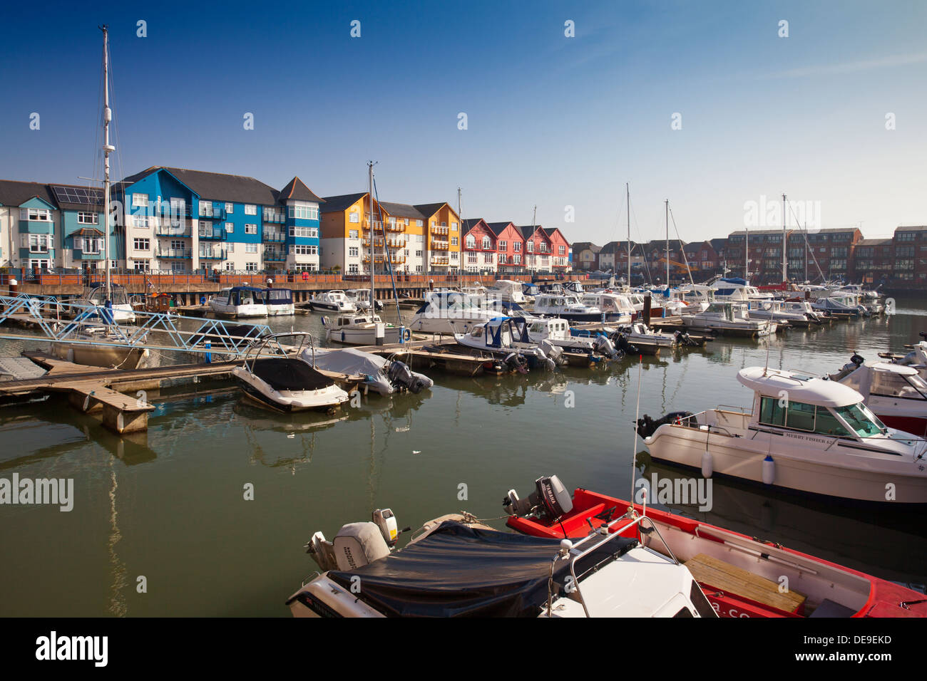 Logement coloré entourant l'évolution de la Marina d'Exmouth, Devon, England, UK Banque D'Images