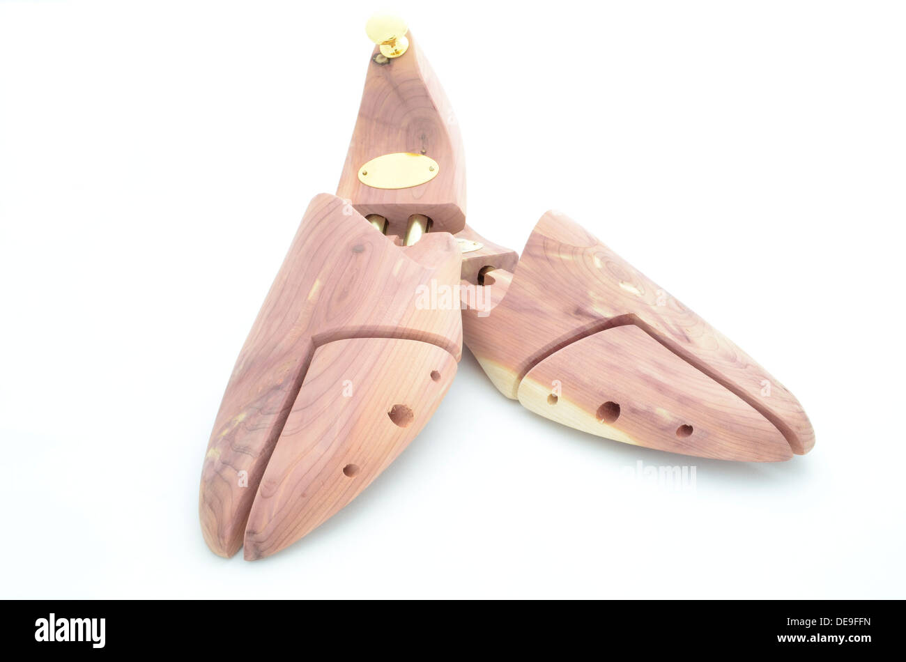 Une paire d'embauchoirs en bois de cèdre. Ce sont des accessoires de mode de luxe pour hommes pour garder la peau en bon état. Banque D'Images