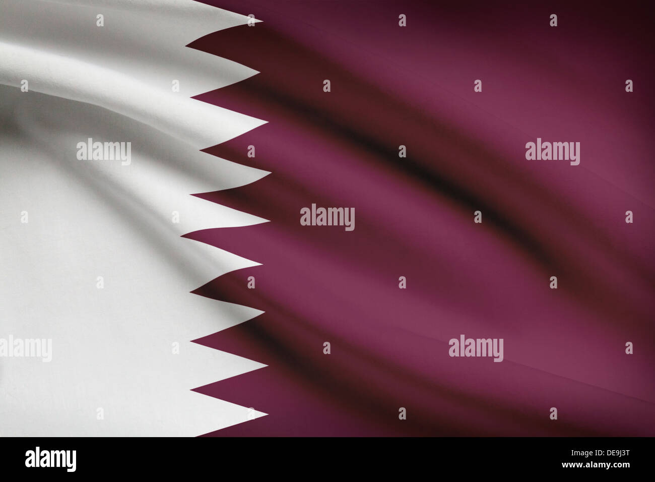 Drapeau du Qatar dans le vent. Partie d'une série. Banque D'Images