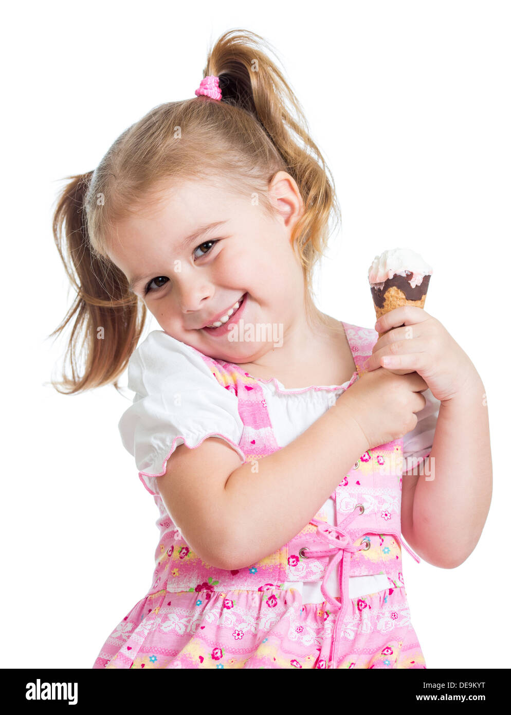 Smiling girl enfant isolé avec de la crème glacée Banque D'Images