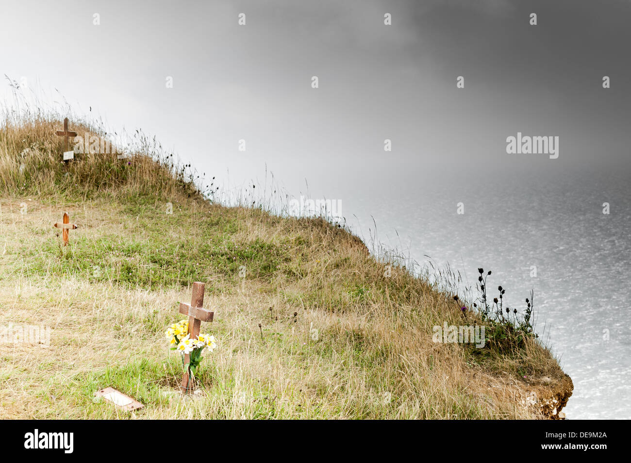 La vie et la mort : Marquage des croix évasion à Beachy Head, UK Banque D'Images