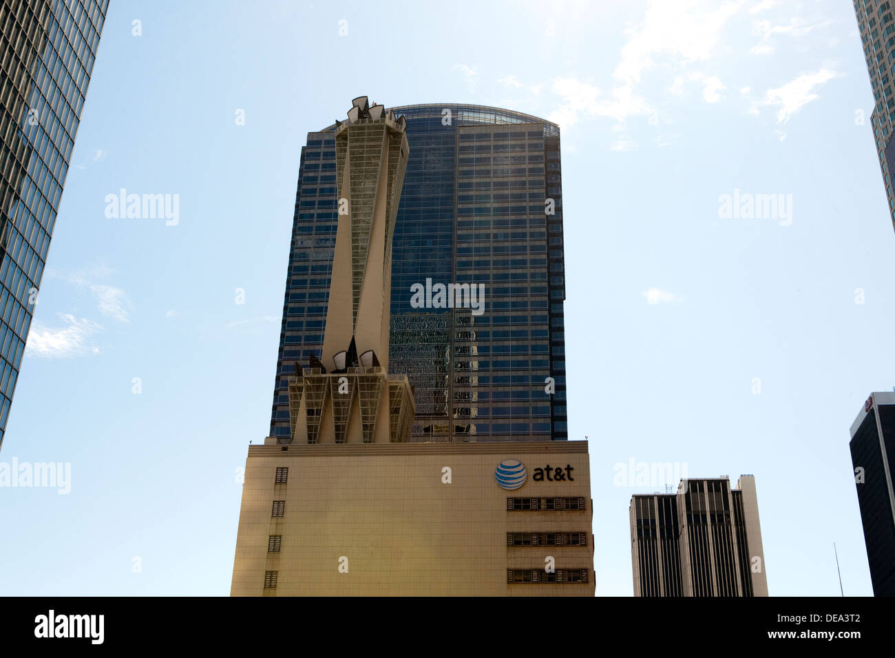 Une vue sur le haut de la station de commutation AT&T dans le centre-ville de Los Angeles Banque D'Images