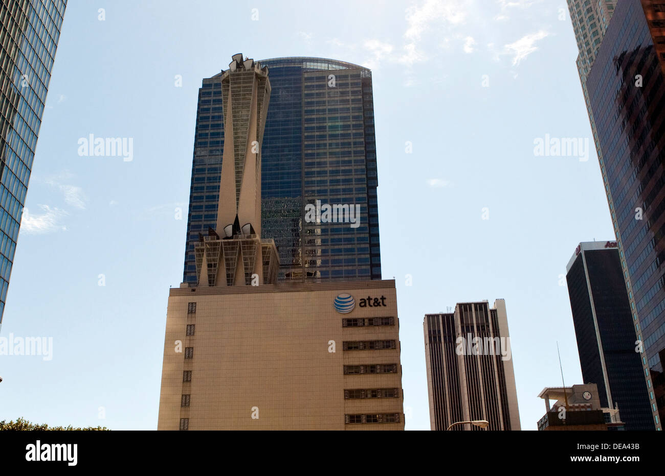 Une vue sur le haut de la station de commutation AT&T dans le centre-ville de Los Angeles Banque D'Images