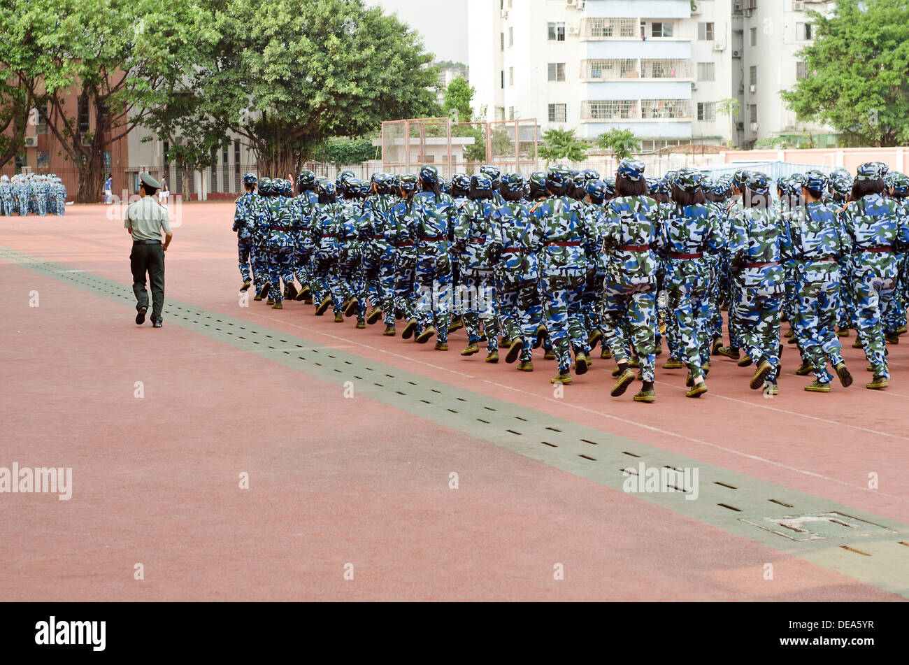 Les étudiants de l'Université Normale de Chine du Sud la formation militaire , Guangzhou , Chine Banque D'Images