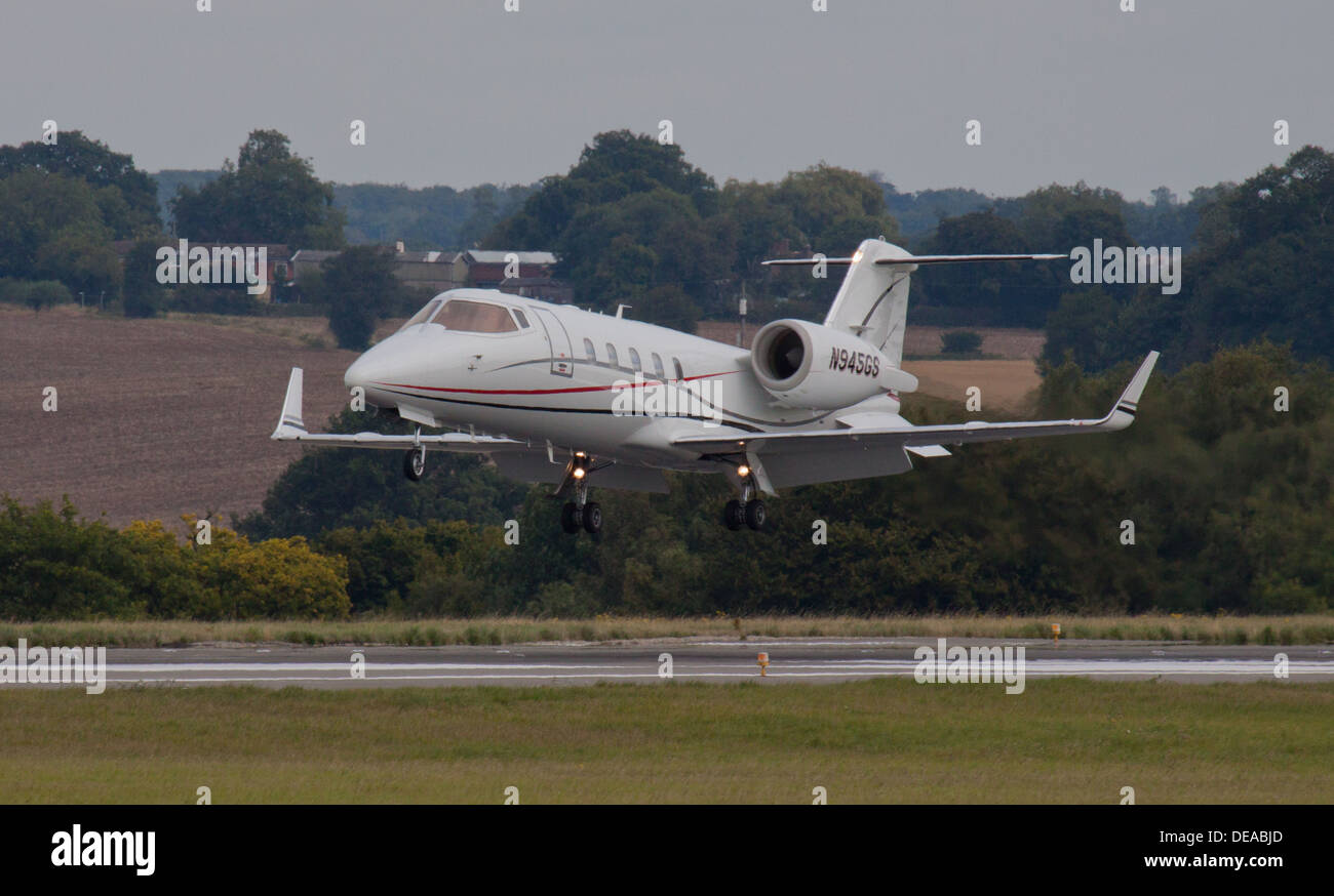 Groupe Ameriforge LearJet 60 N945GS arrivant à l'aéroport de London-Luton LTN Banque D'Images