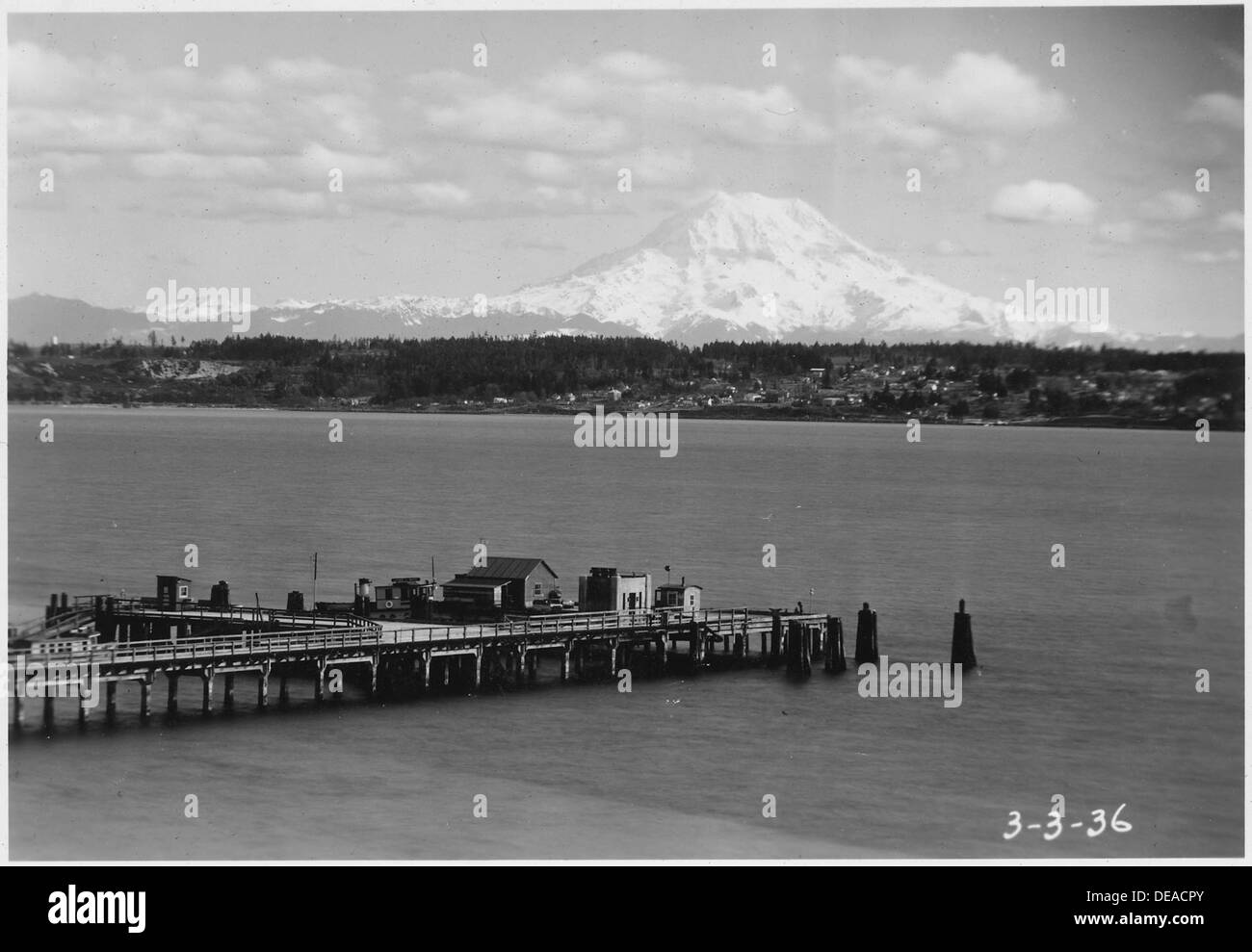 Dock et Mt. Rainier 299569 Banque D'Images