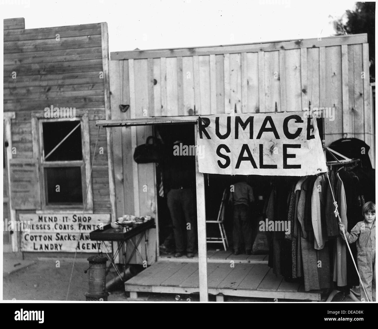 Un samedi après-midi à Eloy, dans le comté de Pinal, Arizona, une nouvelle ville de coton tient son marché final pour les produits du coton, reflétant le rôle de la ville agricole dans la production de coton. Banque D'Images
