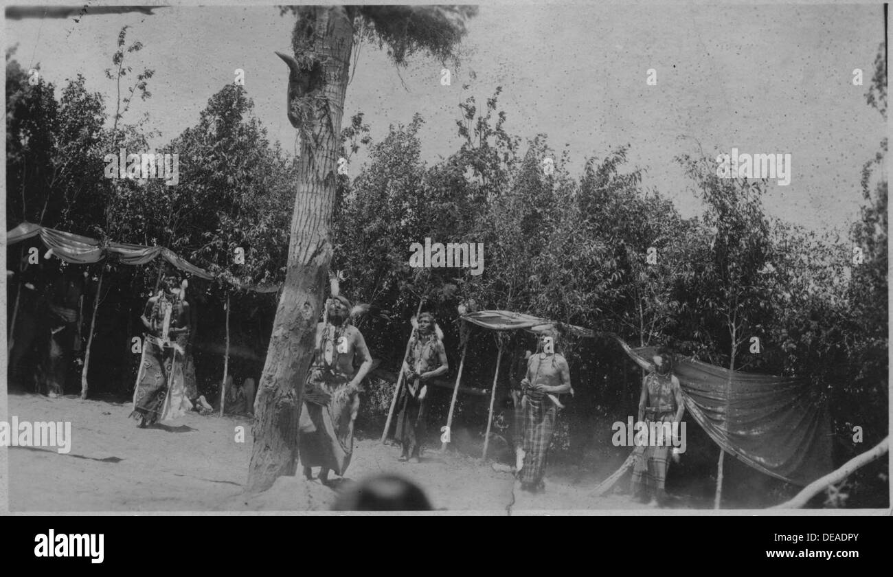 La Shoshone Sun Dance est jouée à la réserve de Fort Hall. Cette danse cérémonielle est un événement culturel et spirituel important pour le peuple Shoshone. Banque D'Images
