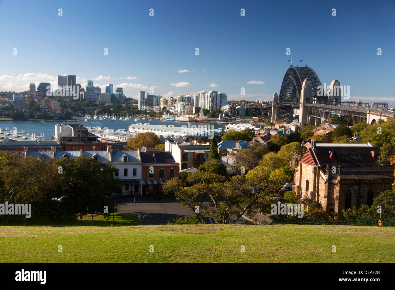 Sydney Harbour Bridge et le port de Parc de l'Observatoire dans les roches à plus de Walsh Bay Sydney NSW Australie Nouvelle Galles du Sud Banque D'Images