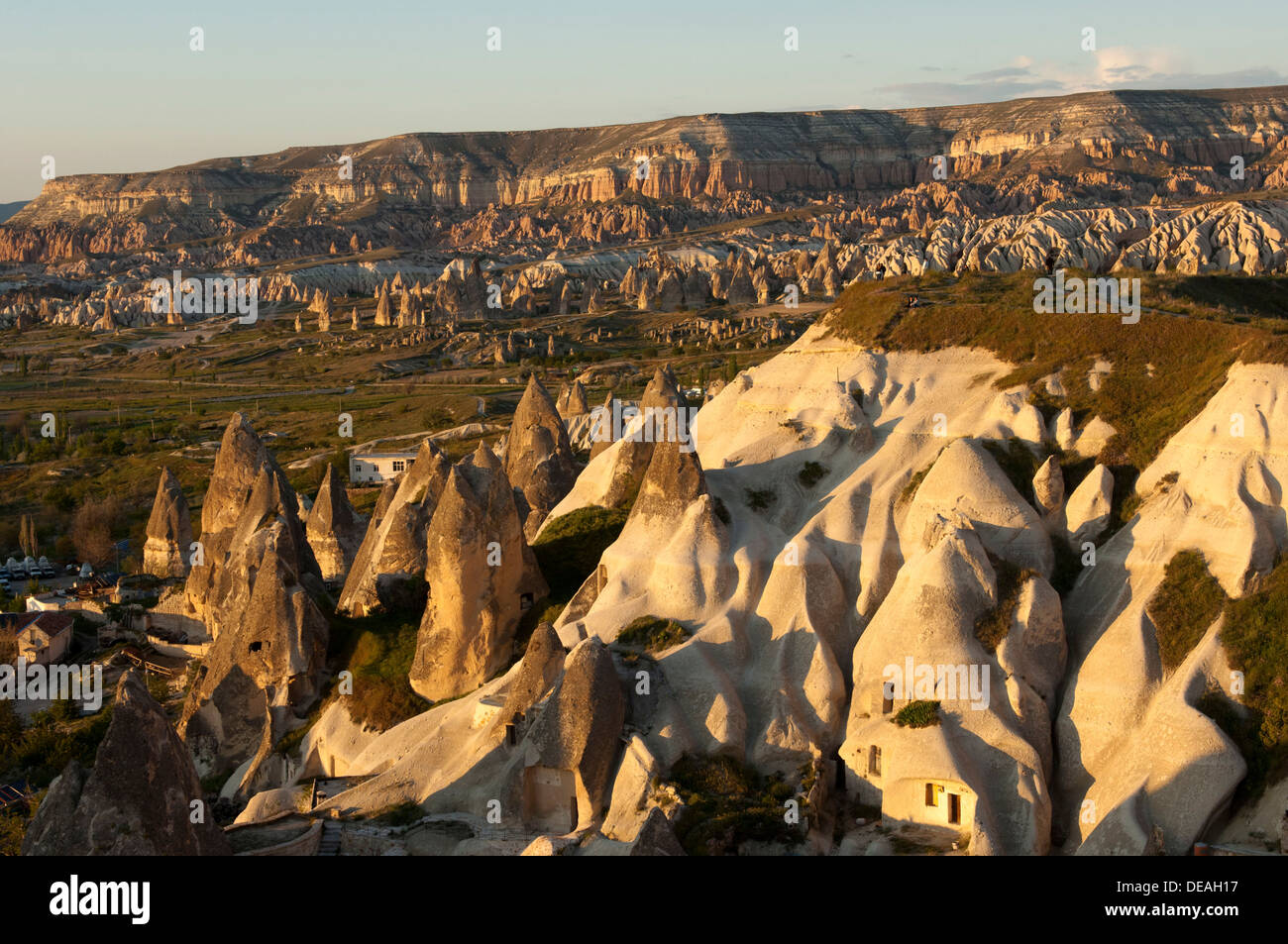 Paysage d'érosion avec tours de tuf, UNESCO World Heritage Site, parc national de Göreme et Sites rupestres de Cappadoce la Banque D'Images