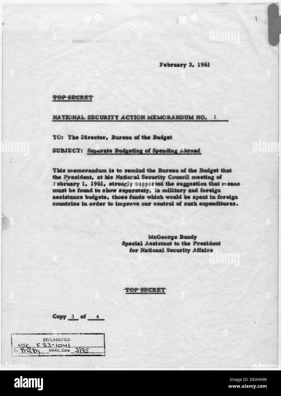 Le présent mémorandum décrit la directive relative à la budgétisation séparée des dépenses américaines à l'étranger. Publié en 1934, il traite de la gestion financière des dépenses internationales et établit des politiques pour l'affectation des fonds aux programmes et initiatives étrangers. Banque D'Images