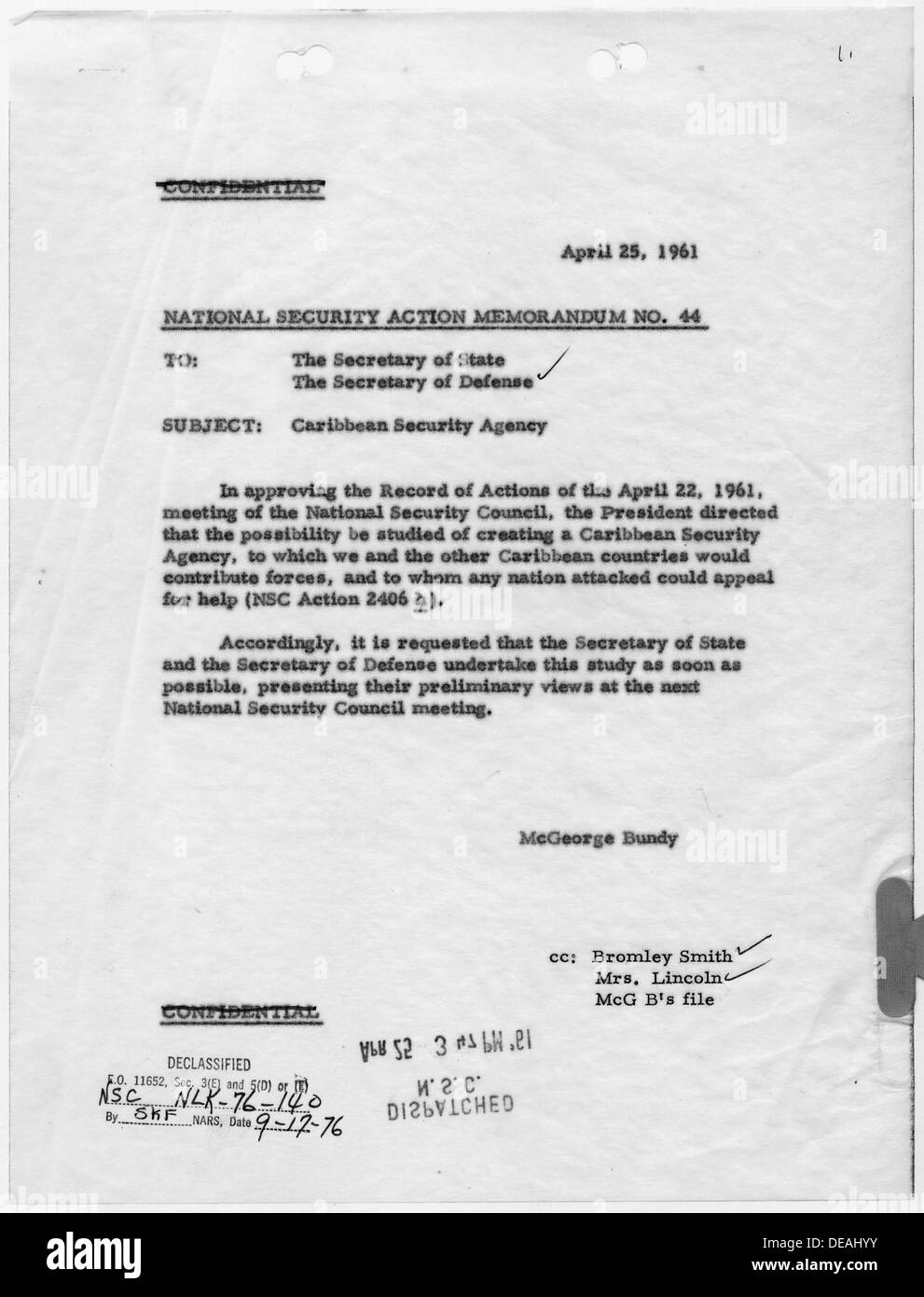 Le mémorandum d'action sur la sécurité nationale no 44 porte sur la création de l'Agence de sécurité des Caraïbes. Ce document décrit la politique de sécurité nationale et la coopération des États-Unis dans la région des Caraïbes, en mettant l'accent sur la stabilité régionale et les mesures de sécurité pendant la période de la guerre froide. Banque D'Images