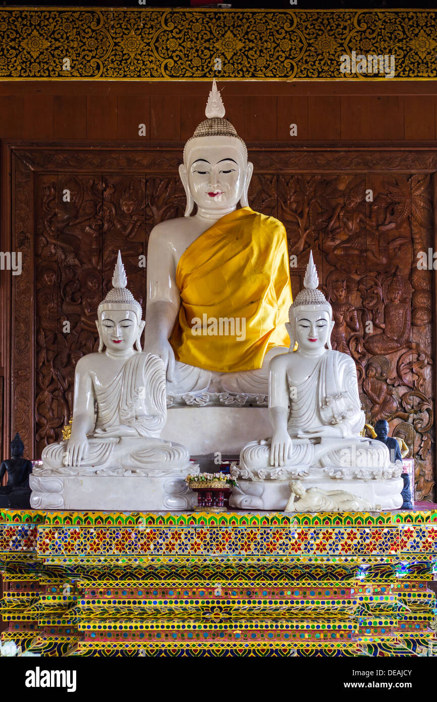 En Statue de Bouddha dans le temple de Wat Ban Den , Chiang Mai Thaïlande Banque D'Images