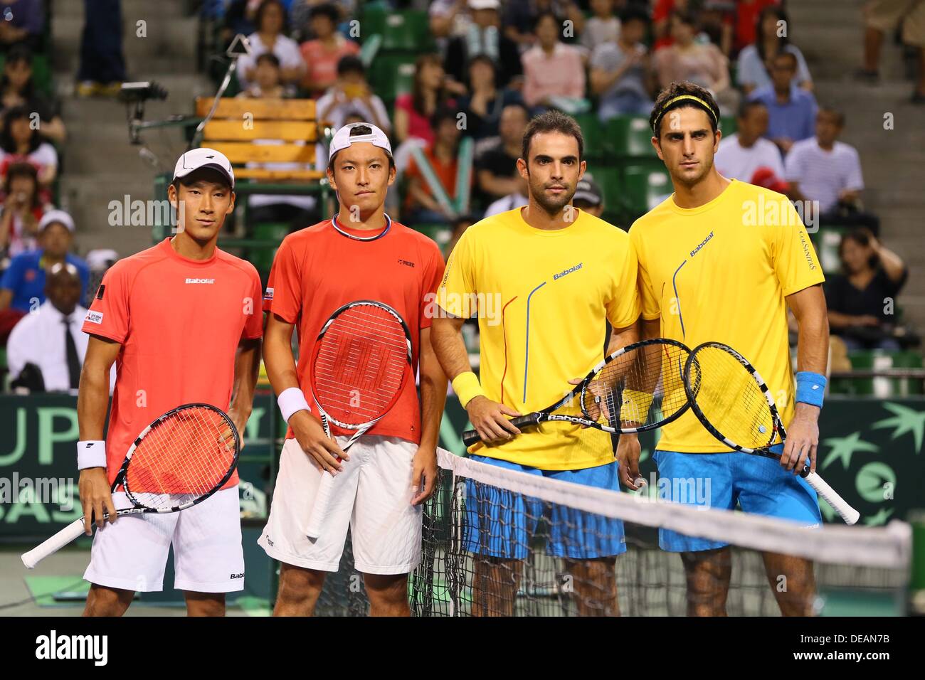 (L-R) Yuichi Sugita, Tatsuma Ito (JPN), Juan Sebastian Cabal, Robert Farah (COL), 14 septembre 2013 - Tennis : Coupe Davis par BNP Paribas 2013 World Group Play-off, match de double entre Tatsuma Ito et Yuichi Sugita 0-3 Juan Sebastian Cabal et Robert Farah à Ariake Coliseum, Tokyo, Japon. © AFLO SPORT/Alamy Live News Banque D'Images