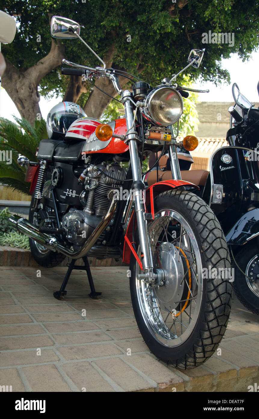 Route Ducati 250cc Moto classique lors d'une réunion à moto vintage Coin,  Andalousie, espagne Photo Stock - Alamy