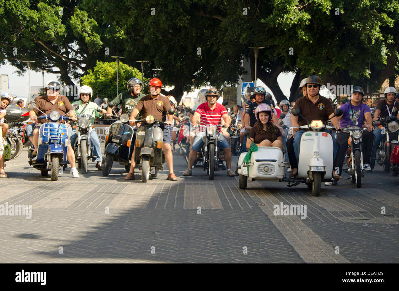 Groupe de motos classiques lors d'une réunion à moto vintage Coin Andalousie, espagne. Banque D'Images