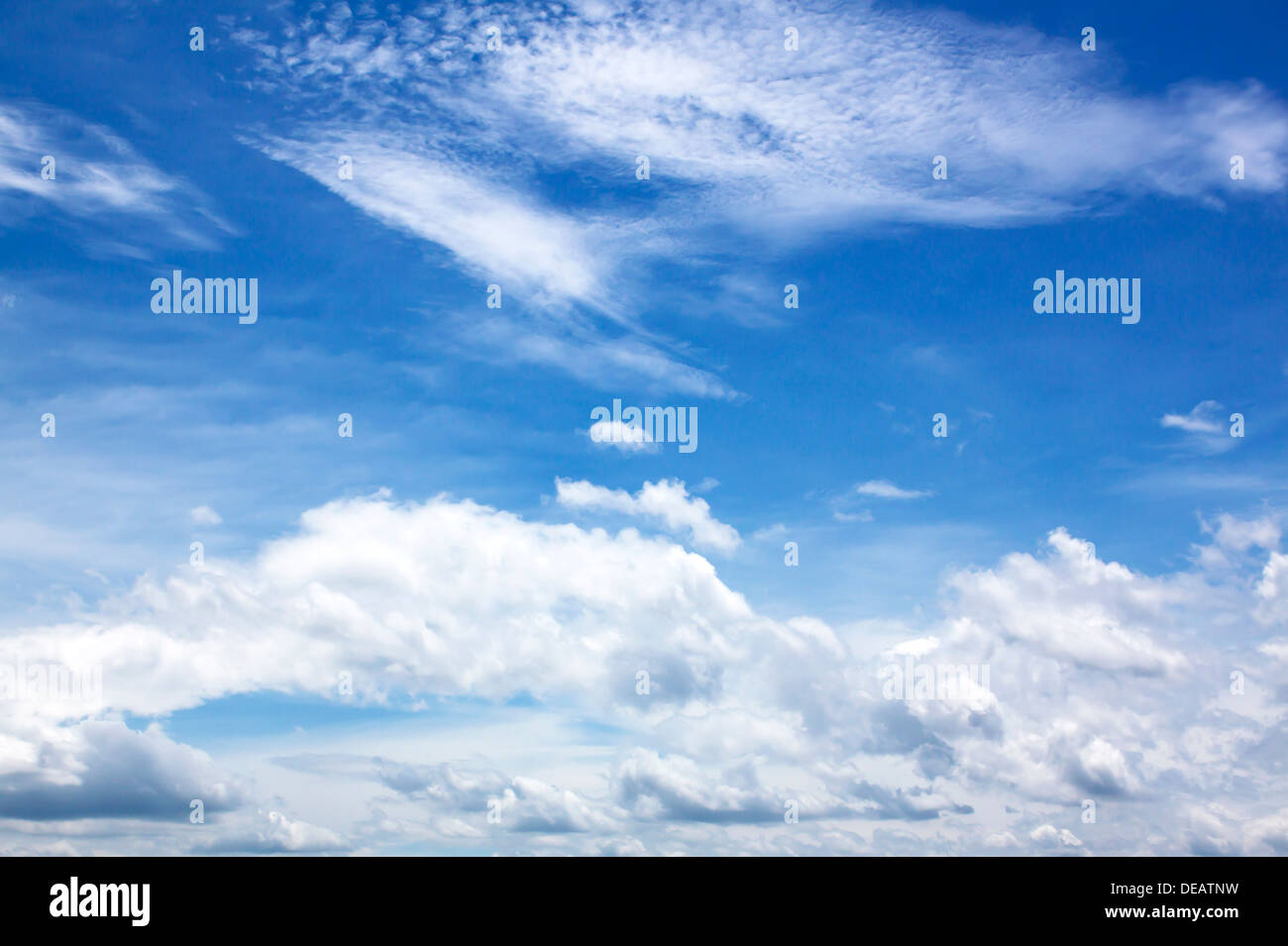 Ciel bleu nuage avec close up fond naturel. Banque D'Images