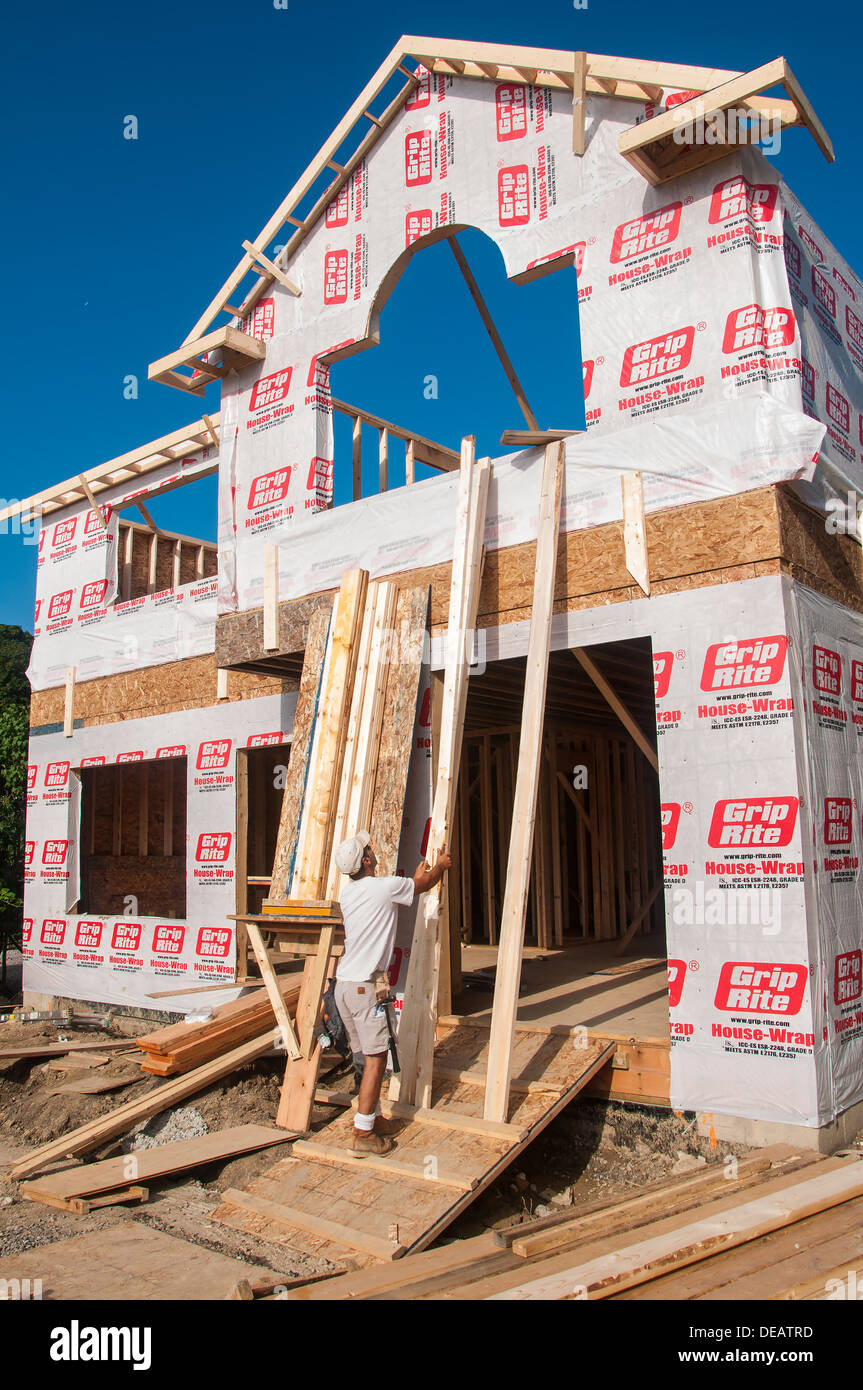 Nouvelle maison avec couvercle papier de l'humidité Banque D'Images