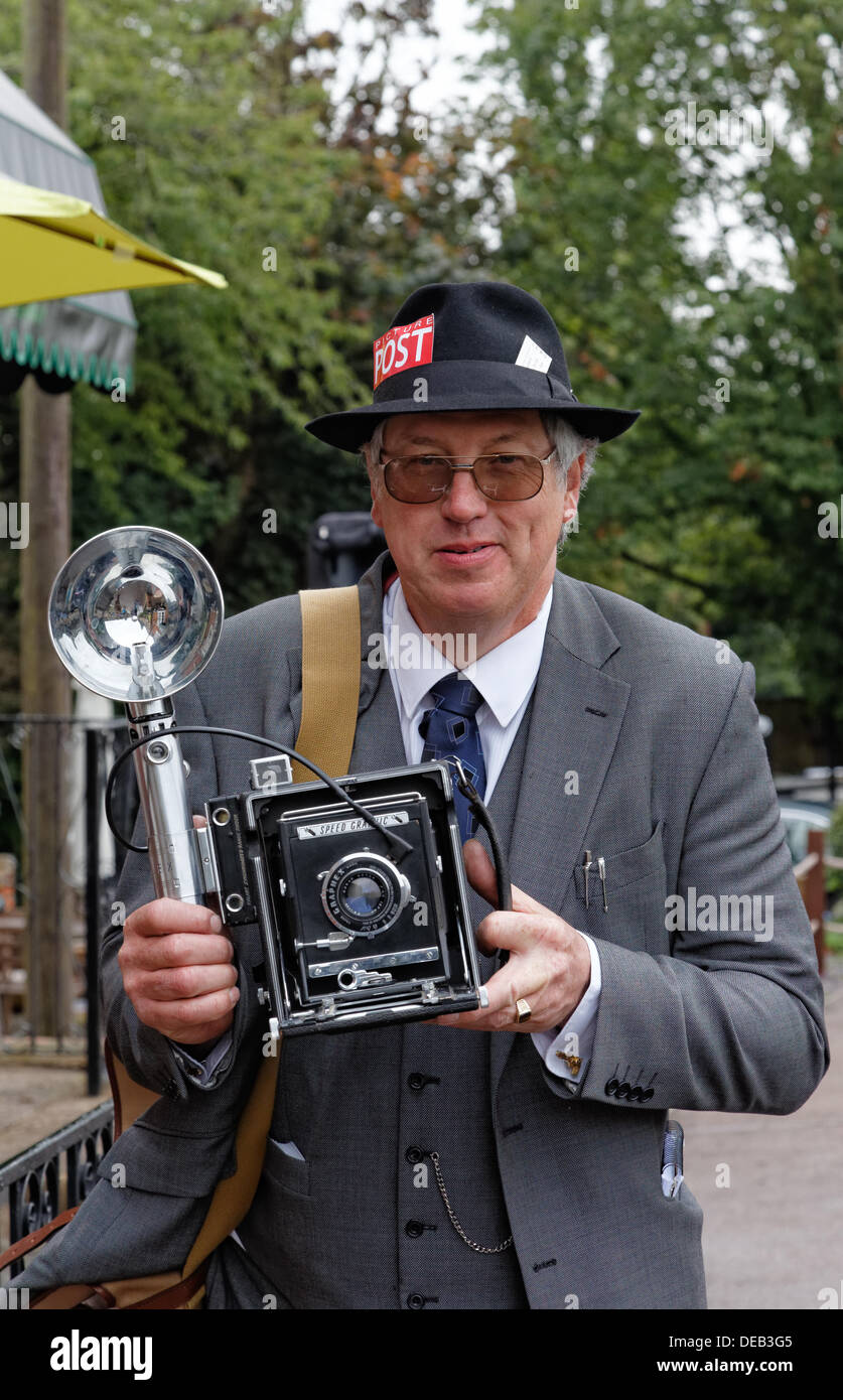 Une photojournaliste au Graflex Speed Graphic appareil photo de la photo Post : 1940 Les loisirs Banque D'Images
