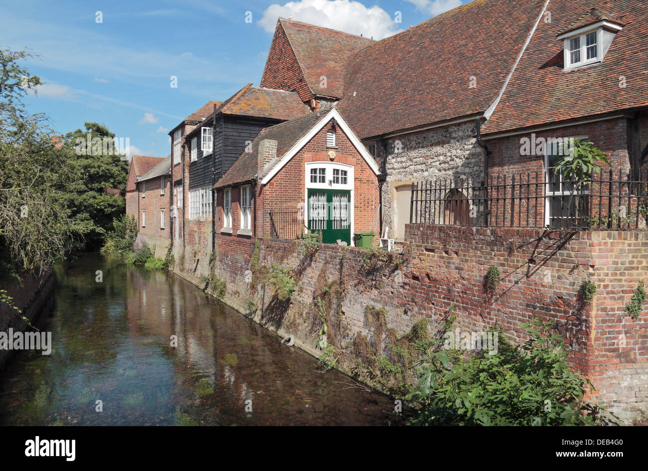 Maison construite à proximité de la grande rivière Stour à Canterbury, Kent, UK. Banque D'Images