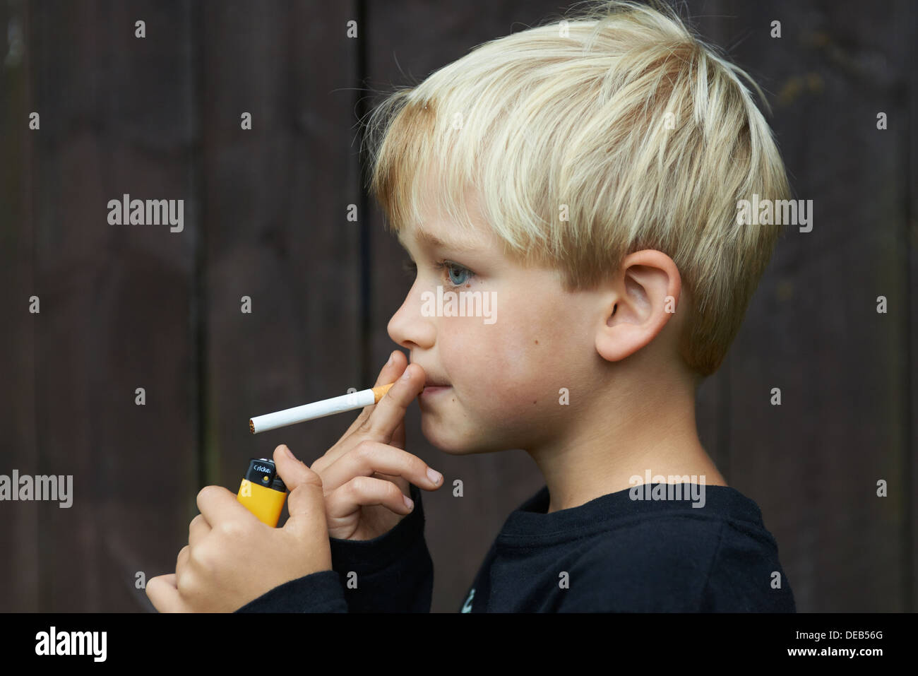 Boy With Cigarette Banque D Image Et Photos Alamy Boy With Cigarette Banque D Image Et Photos Alamy