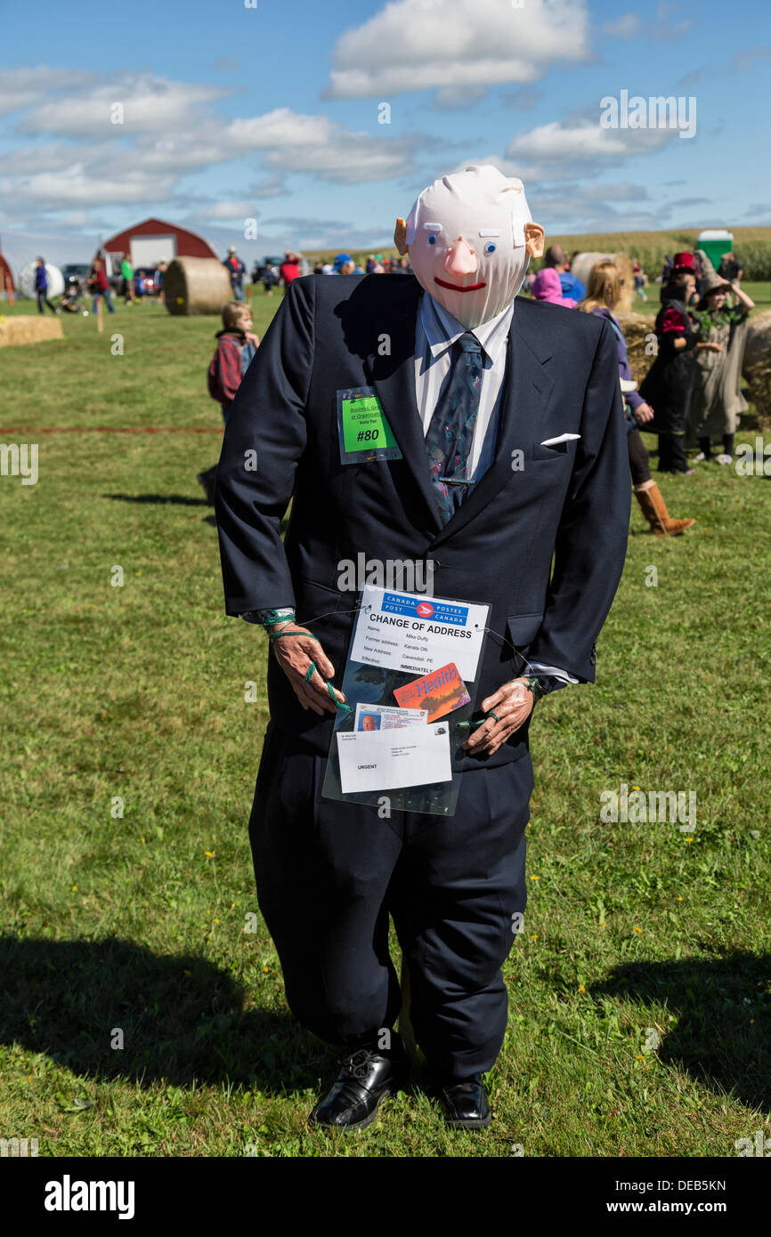 Summerside, Prince Edward Island, Canada, 15th, 2013. Épouvantail humoristique du sénateur Mike Duffy. Credit : Verena Matthieu/Alamy Live News Banque D'Images