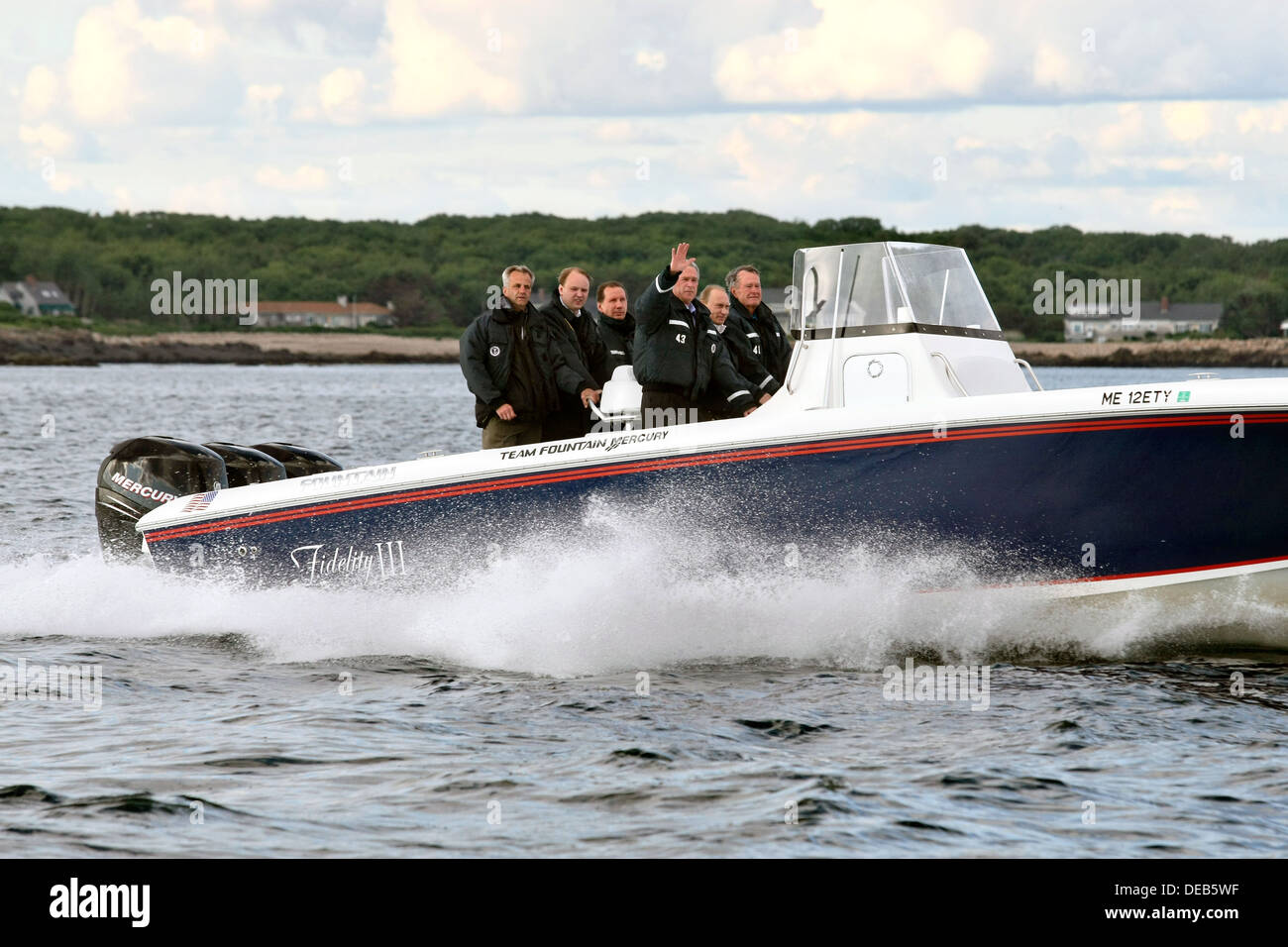 Le président américain George W. Bush est rejoint par le président russe Vladimir Poutine et l'ancien président George H. W. Bush comme ils montent dans la fidélité III lors de sa visite le 1 juillet 2007 à Kennebunkport, moi. Banque D'Images