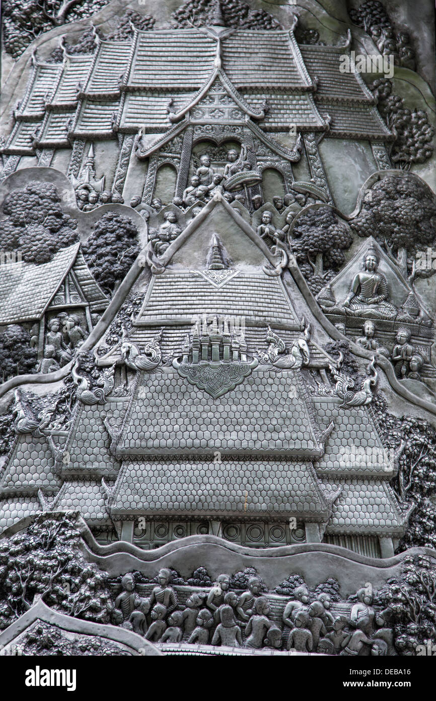 Le temple d'argent au Wat Sri Suphan est lié à l'artisanat local de travail de l'argent, donc beaucoup d'argent intégrés dans le temple Banque D'Images