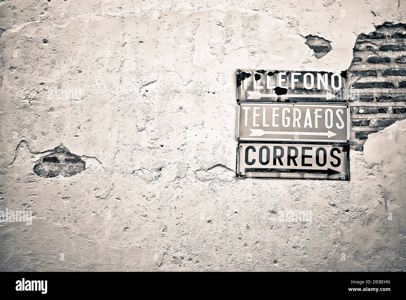 Plaque d'époque Telegrafo, courrier, téléphone, Espagne Banque D'Images