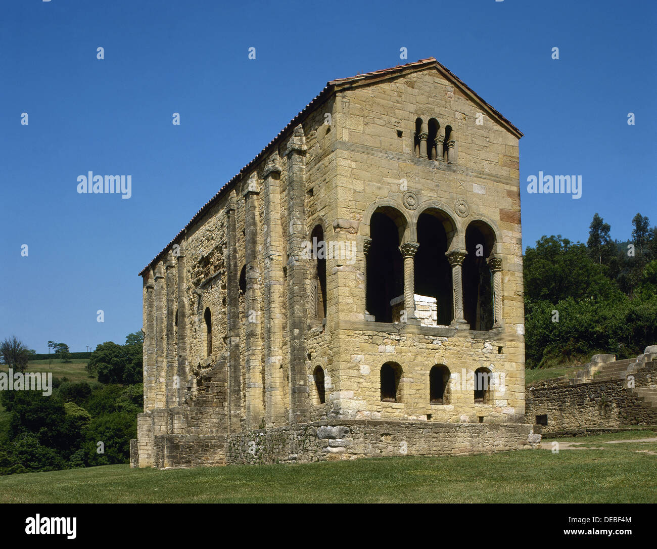 Pre-Romanesque architecture asturienne. L'Espagne. L'église de St Marie du Mont Naranco. Vue extérieure. Oviedo. Les Asturies. Banque D'Images