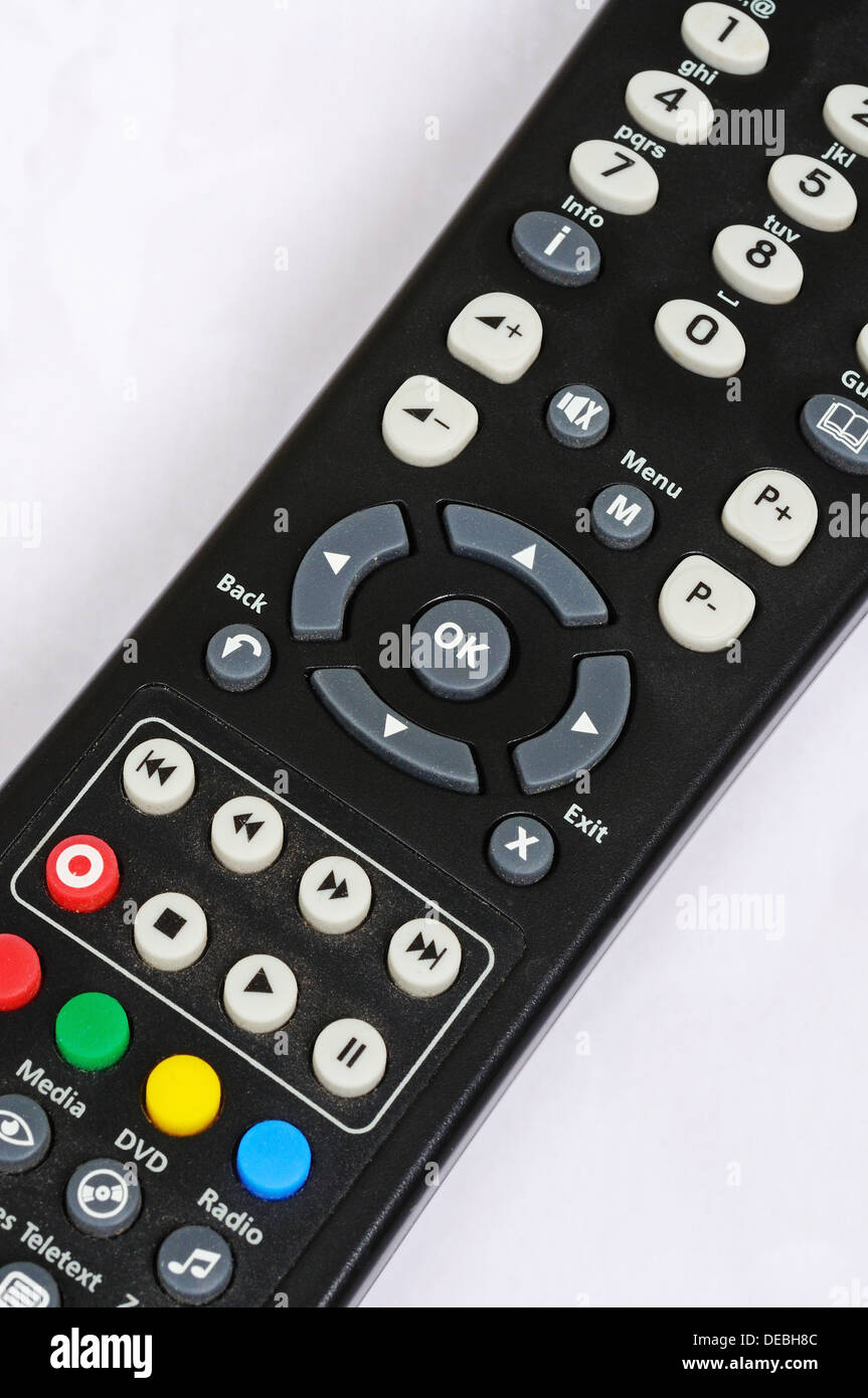 Freesat remote control sur un fond blanc. Banque D'Images