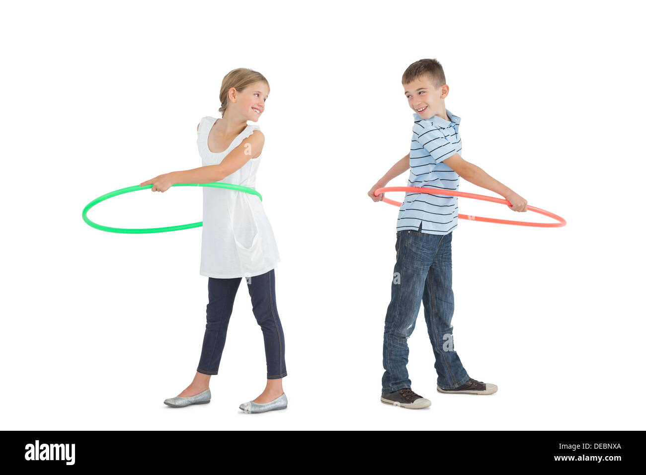 Smiling brother and sister Playing with hula hoop Banque D'Images