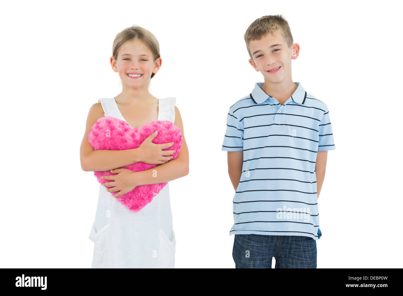 Smiling girl holding peluche en forme de coeur Banque D'Images